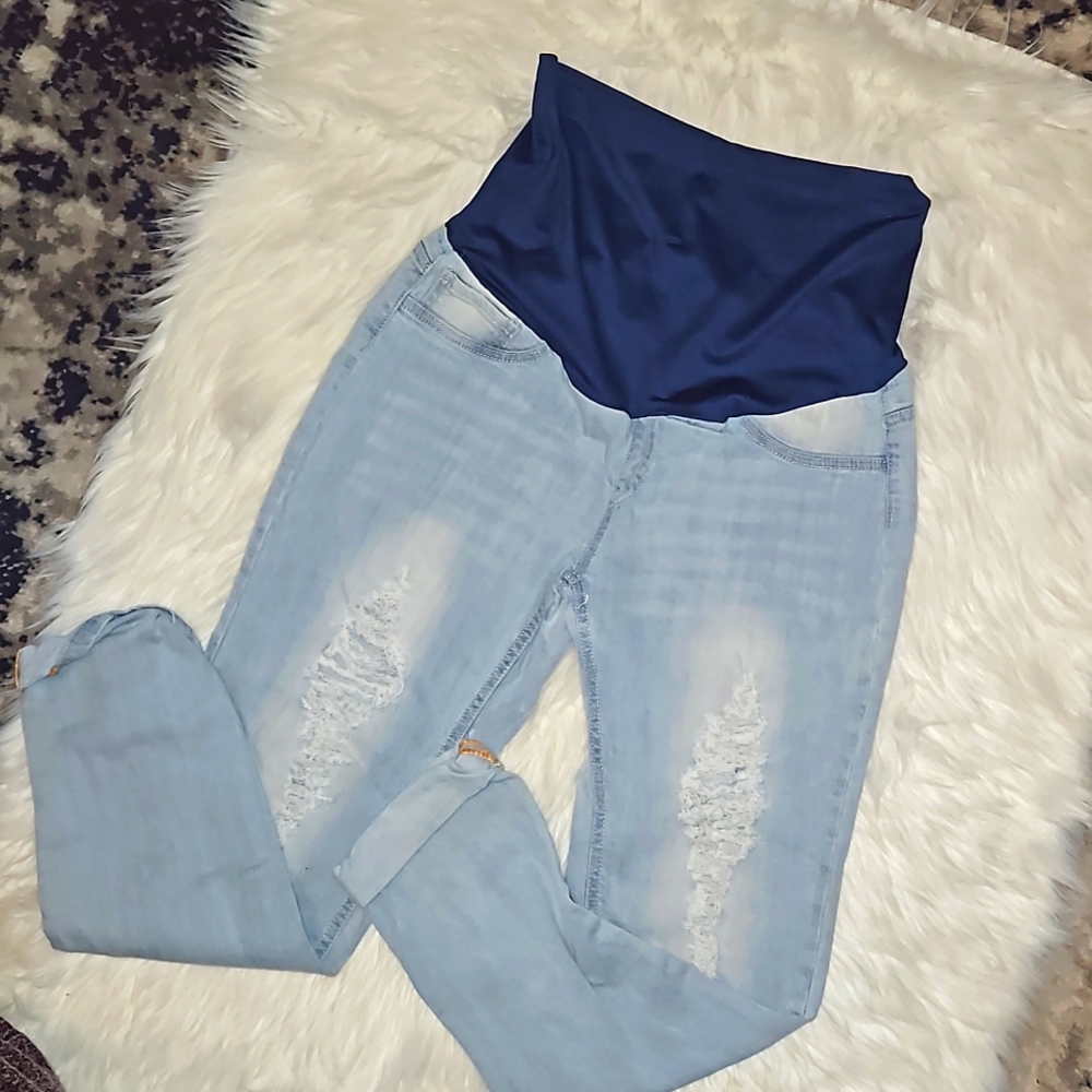 Maternity Holy Jeans✨️
